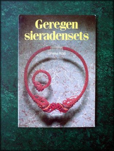 Geregen sieradensets 266